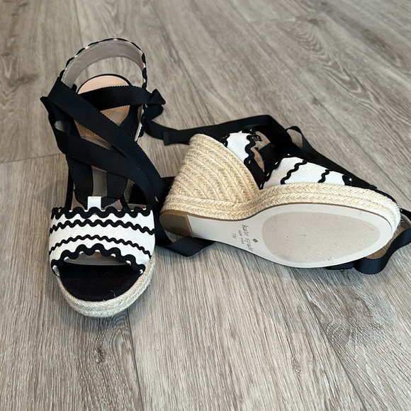 Kate Spade wedge sandals. - Picture 4 of 4